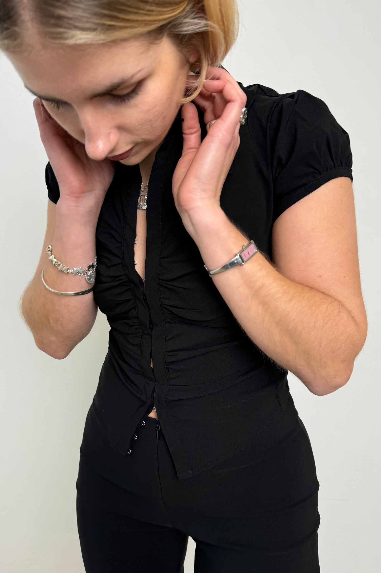 The Cap Sleeve Lindsay shirt - Black