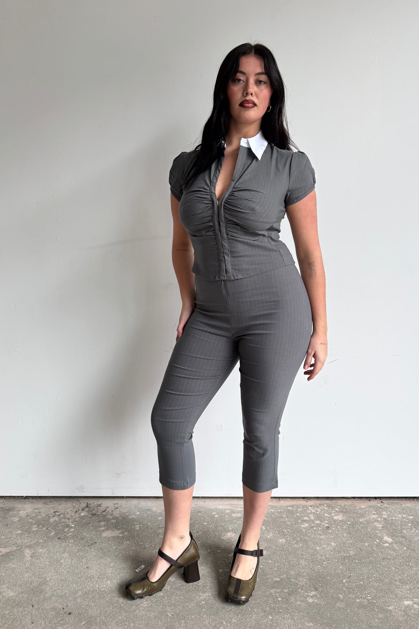 The Cap Sleeve Lindsay shirt - Slate Pinstripe