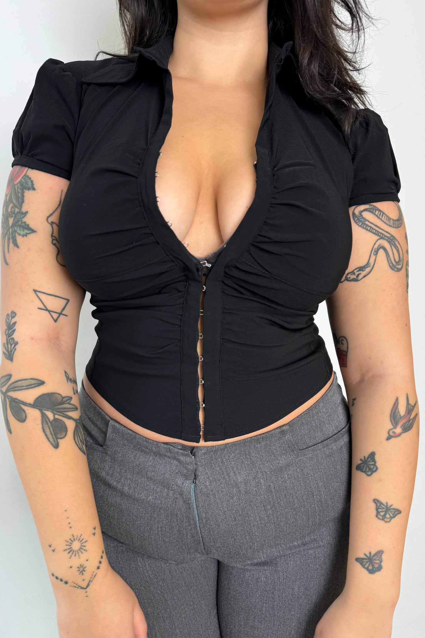 The Cap Sleeve Lindsay shirt - Black